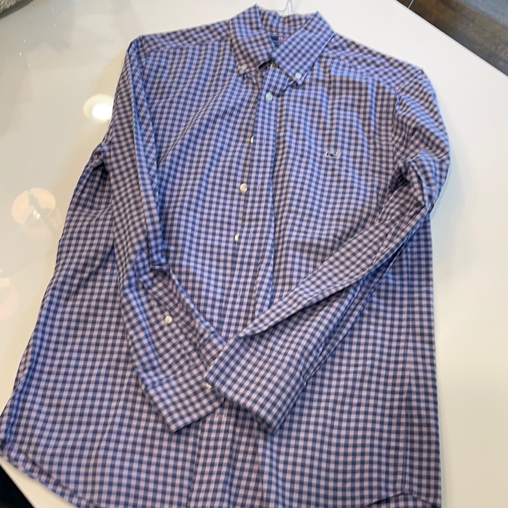 Men’s medium vineyard vines button down shirt